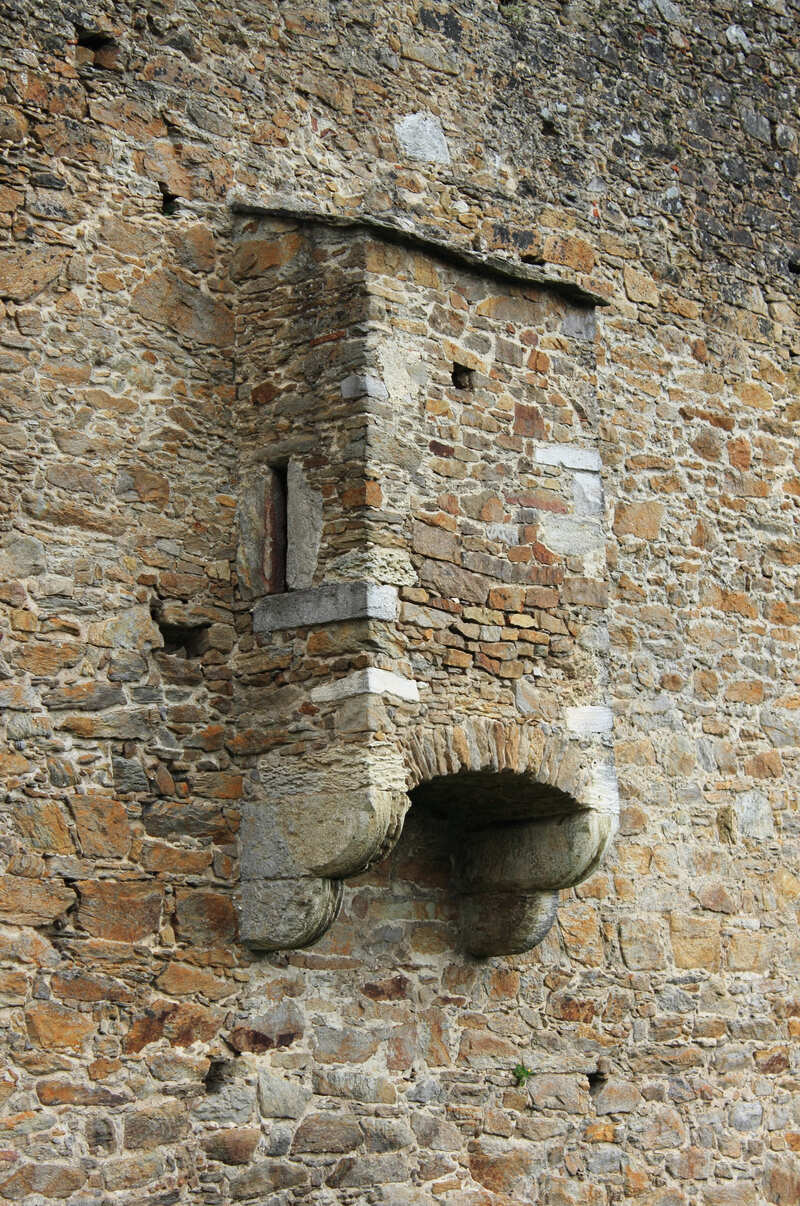 Storia dei bagni: le latrine pensili medievali